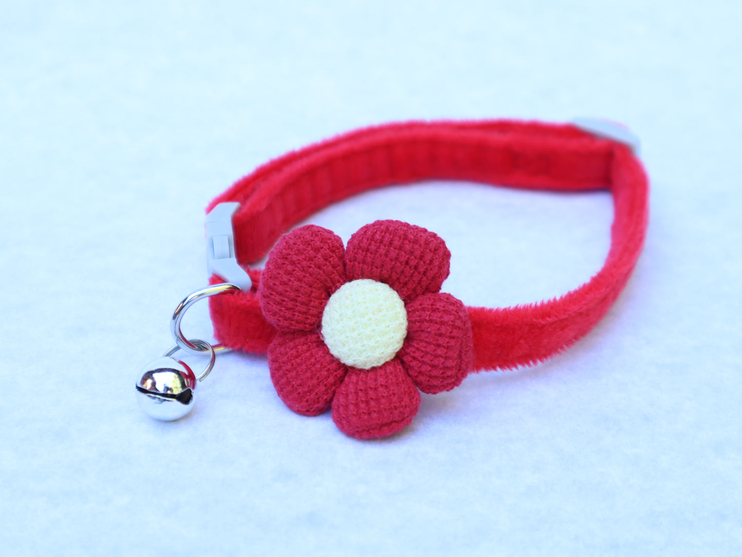 Collar para mascota con flor y campana