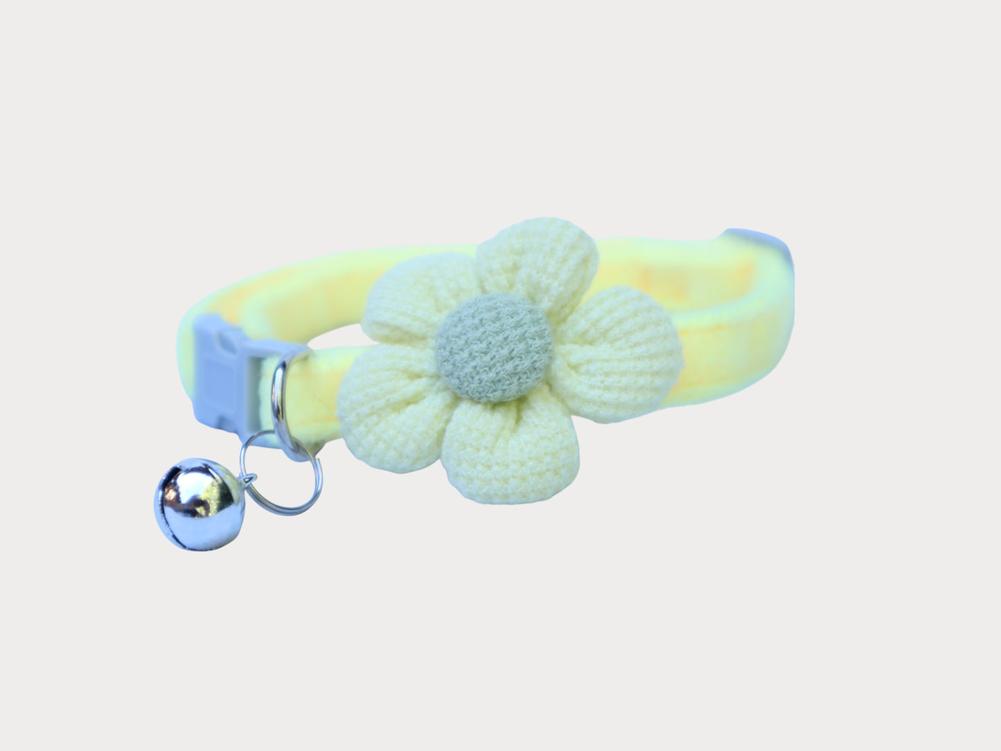 Collar para mascota con flor y campana