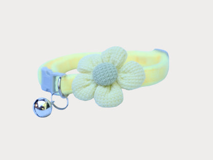 Collar para mascota con flor y campana