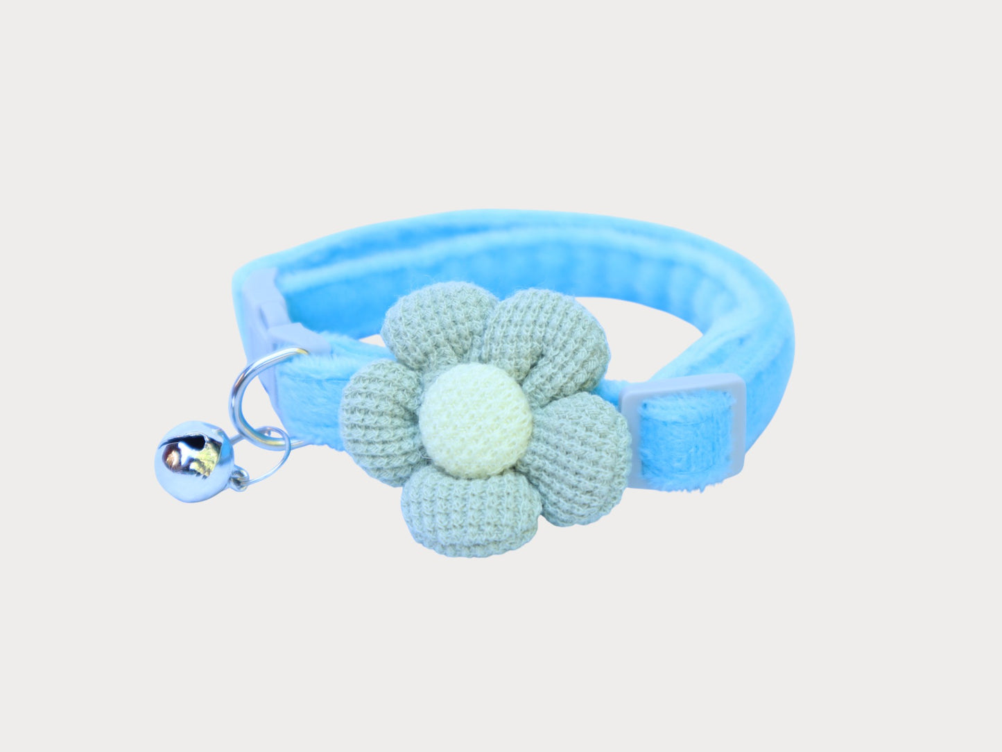 Collar para mascota con flor y campana